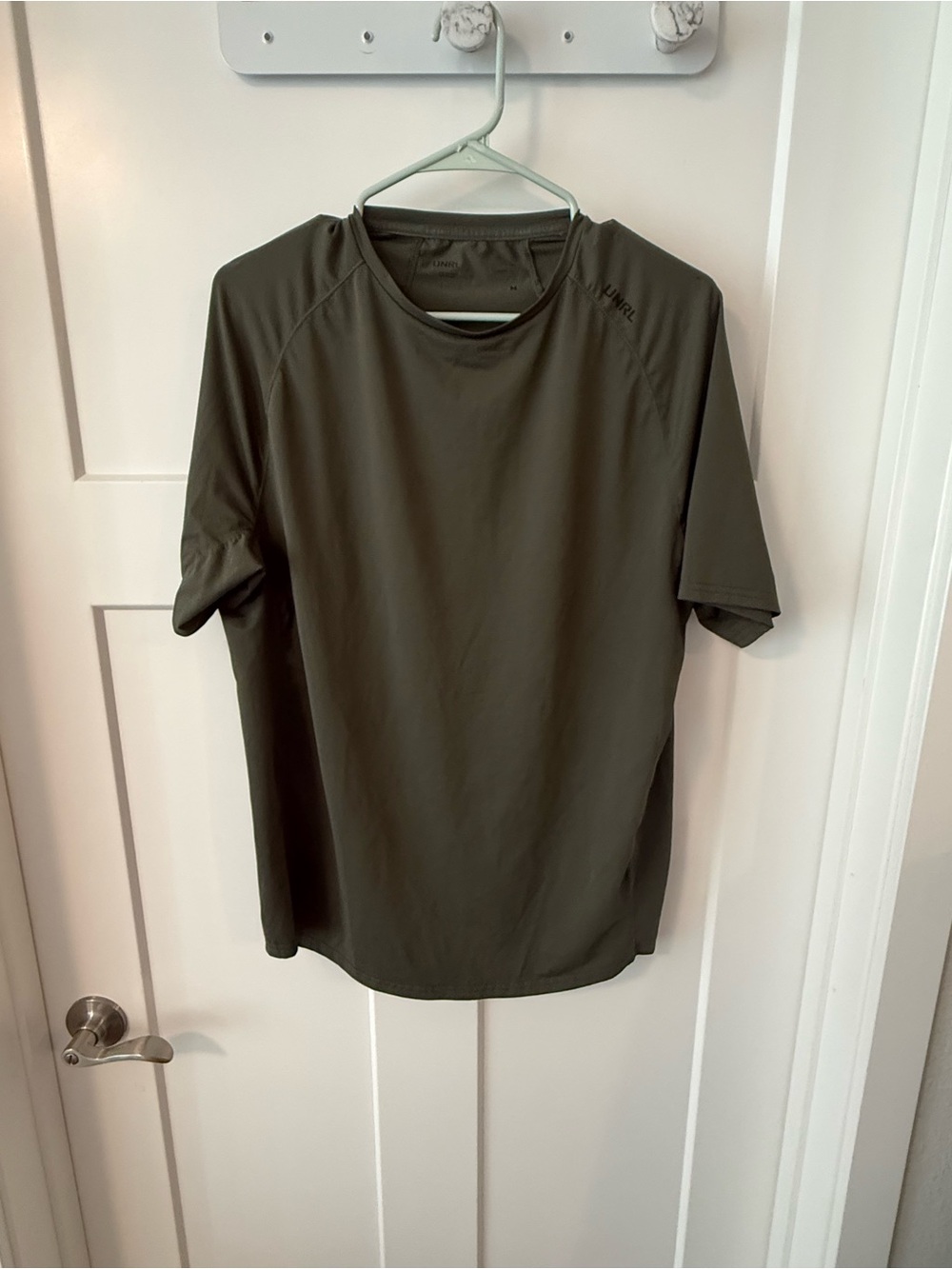 UNRL Men's Performance T-Shirt - Olive Green size Medium